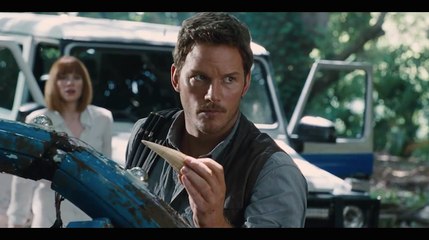 Chris Pratt, Bryce Dallas Howard in JURASSIC WORLD - Trailer