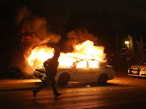 IMAGES AND VIDEO FROM POST GRAND JURY FERGUSON. CNN HIT BY TEAR GAS AFTER CALLING IT SMOKE