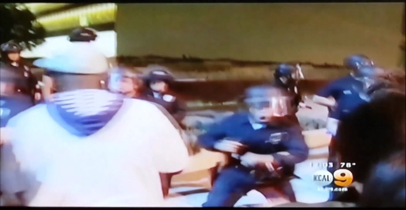 POST FERGUSON PROTESTS IN LOS ANGELES. PEOPLE ARRESTED FOR BLOCKING FREEWAY.