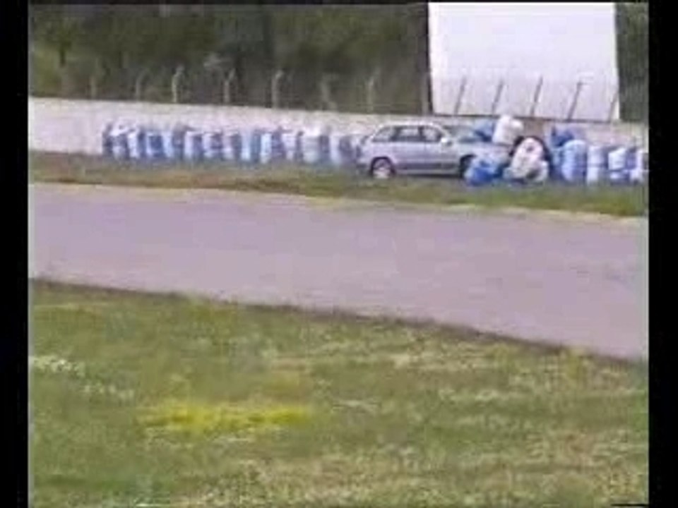 Audi - RS4 - 03 - Crash