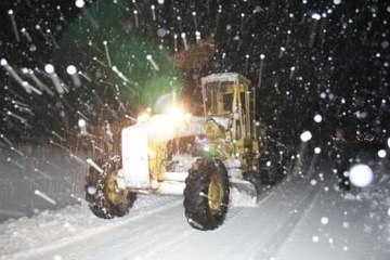 Erdemli'de Kar Nedeniyle 20 Tır Yolda Mahsur Kaldı