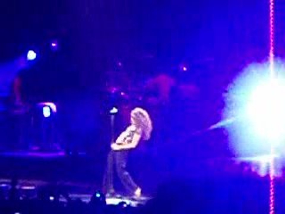 SHAKIRA "SI TE VAS" PARIS 16/02/07