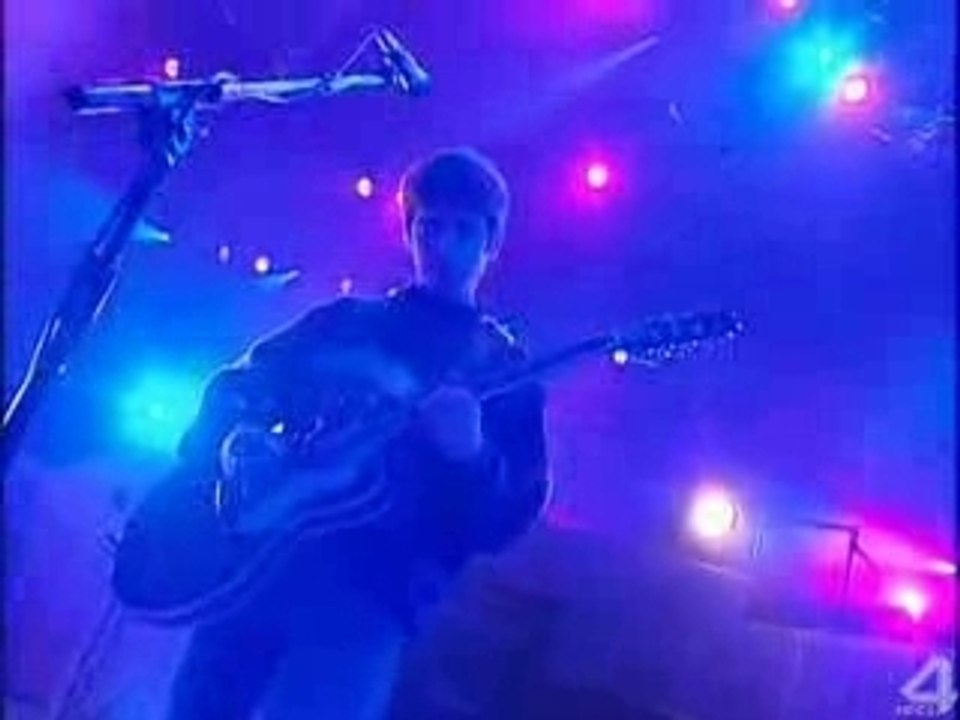 Oasis - Champagne Supernova - Live