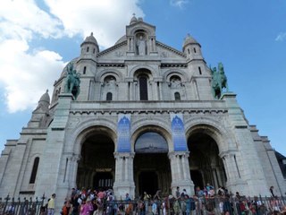 PARIS- MONTMARTRE et LE SACRE COEUR ( HD )
