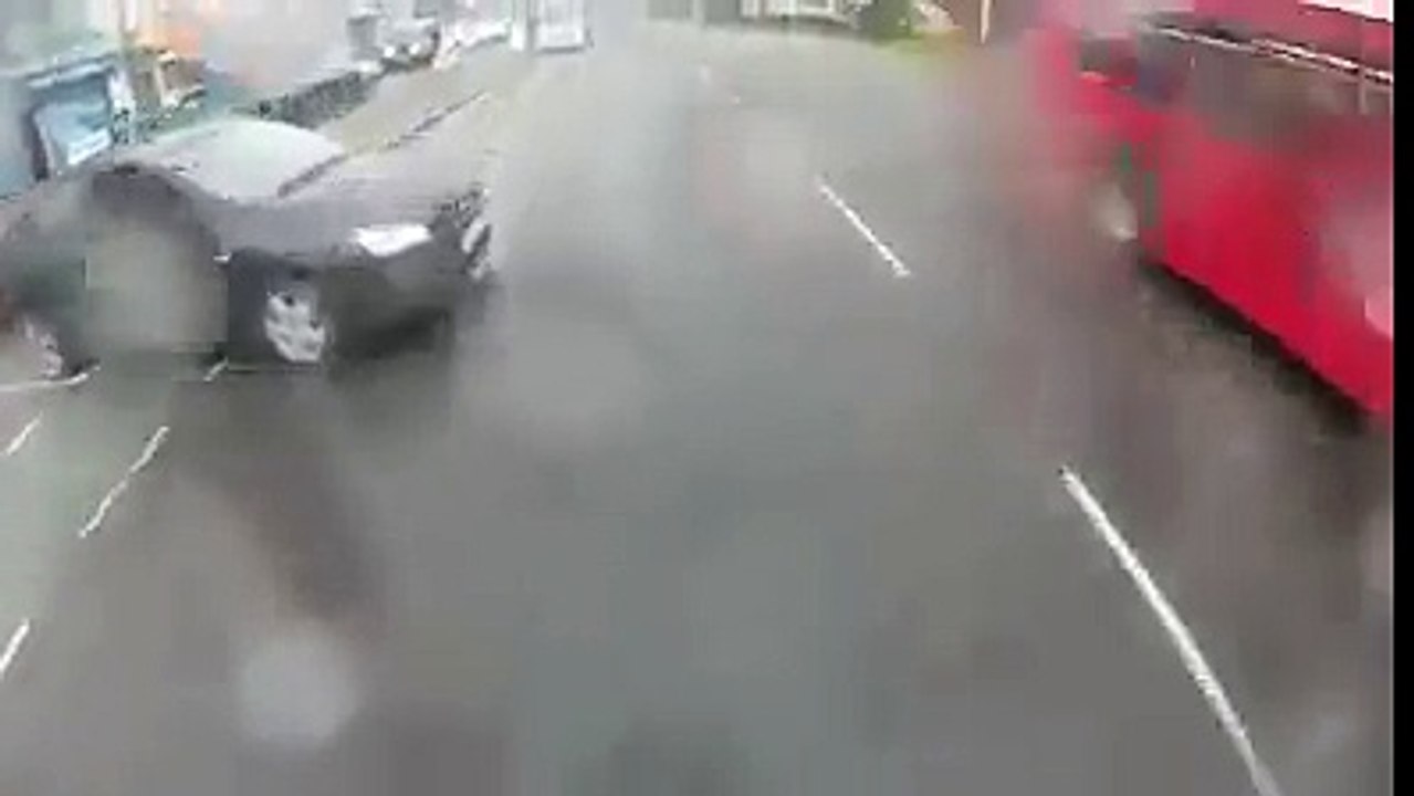 (45) Cyclist Lucky Escape