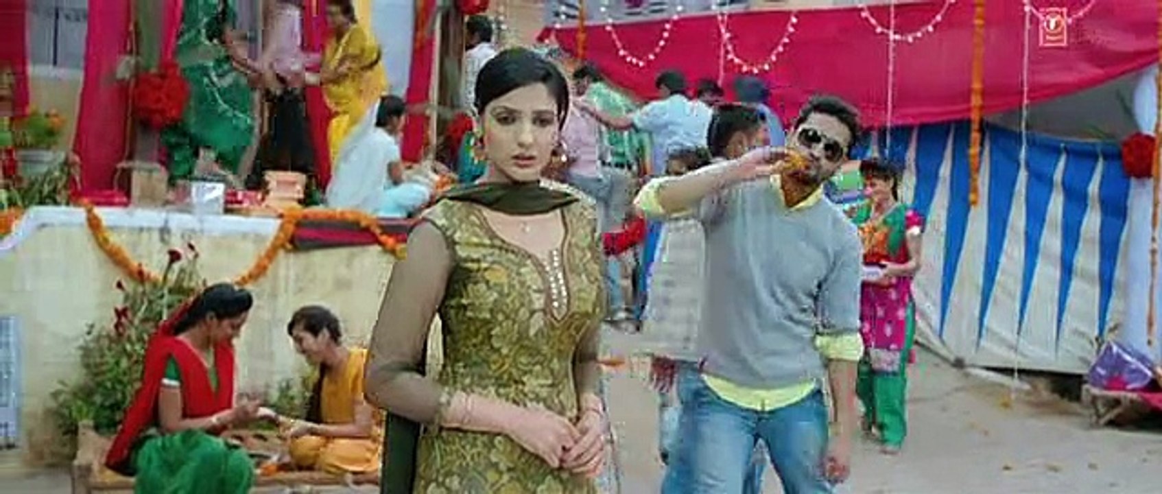 Rab Janay ya jinu ishq lagay Fer Mamla Gadbad Gadbad (2013)