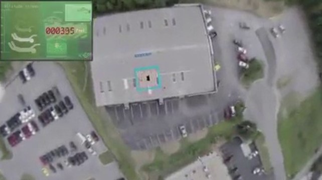 Il saute d'un avion sans parachute et fini sa course sur un trampoline
