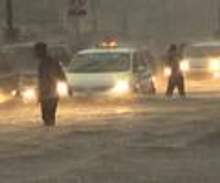 Muson yağmurları sele neden oldu