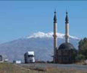 Süphan Dağı ihtişamıyla büyülüyor