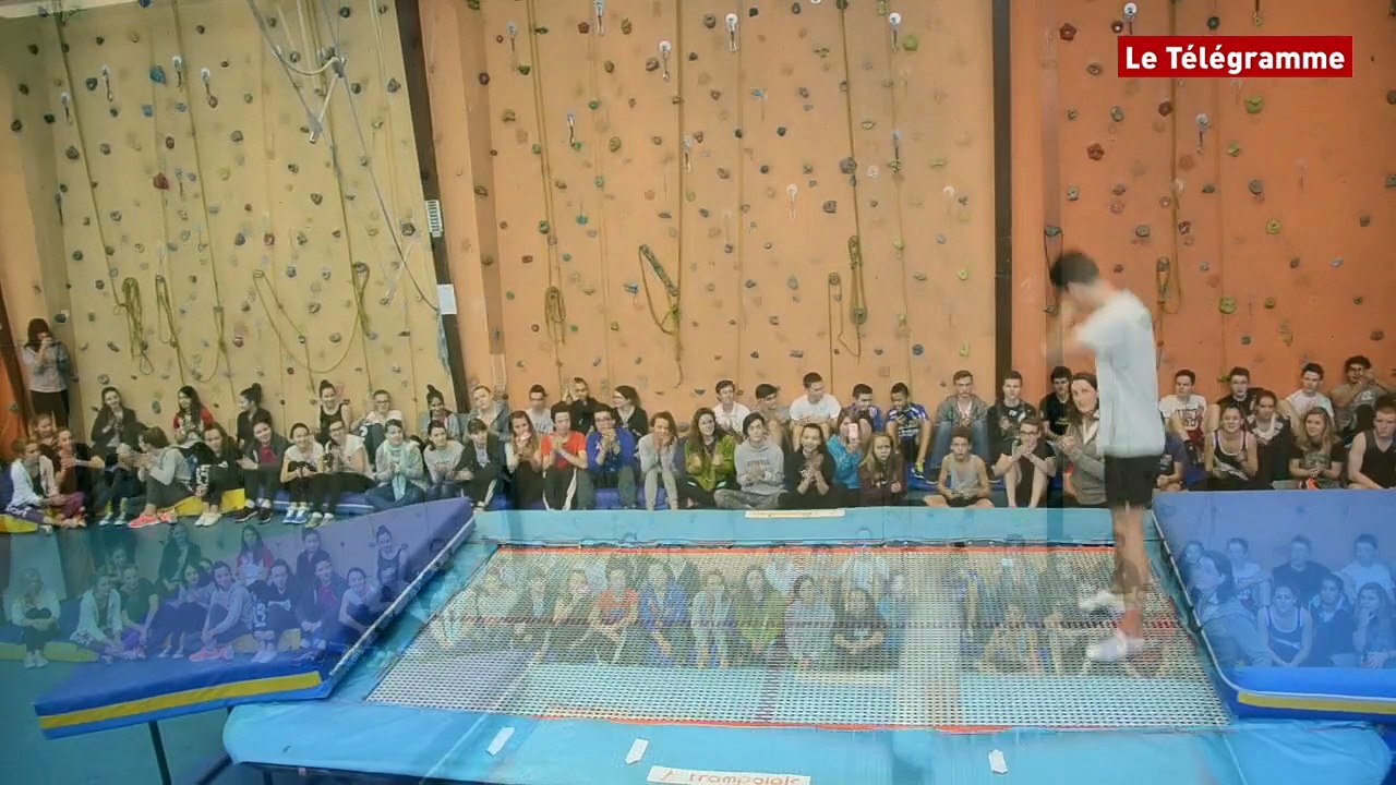 Vannes. Le jeune champion de trampoline en démo dans son lycée