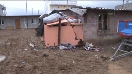 Boynu Sunta Plakalara Sıkışan Çocuk Yaralandı