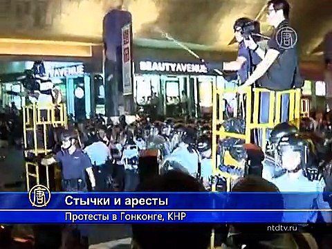 В Гонконге возобновились стычки и аресты