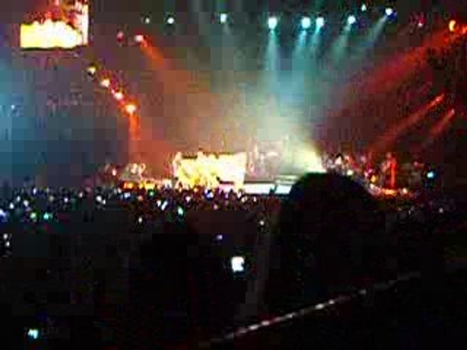 SHAKIRA FINAL DE "NO" (2) PARIS 16/02/07