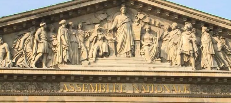 Adoption de la loi Simone Veil en faveur de l'interruption volontaire de grossesse