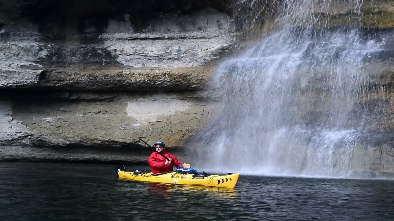 Cascade du ruisseau La Pèle sur le Lac de Vouglans