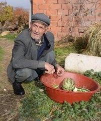 Lastik Ayakkabılı Recep Amca, 'Yaşlılık Aylığı' Alıyor