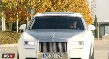 Cristiano Ronaldo chega ao treino do Real dirigindo Rolls-Royce