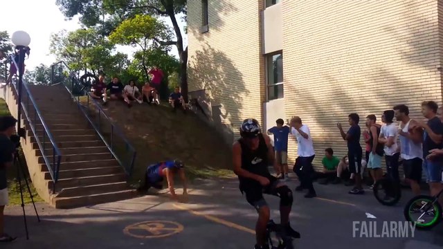 Fails dans les escaliers : compilation des plus grosses gamelles