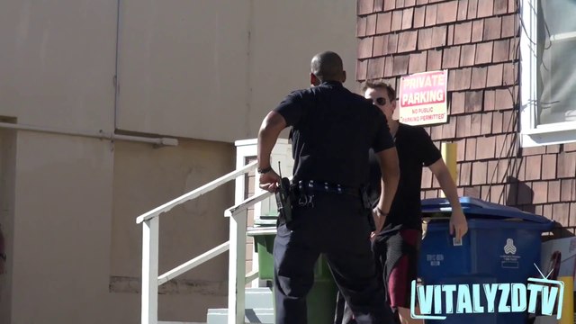 Agresser une fille devant les flics - Caméra cachée bien fun!