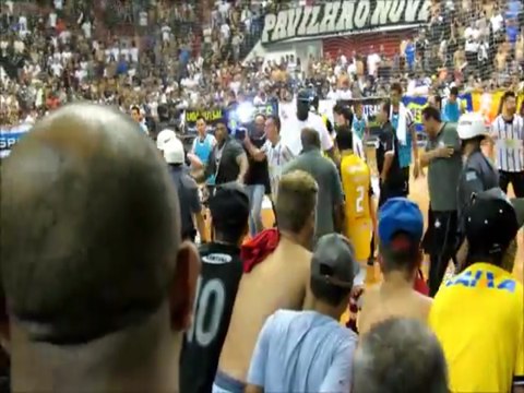 Torcedor registra confusão após derrota do Corinthians no futsal