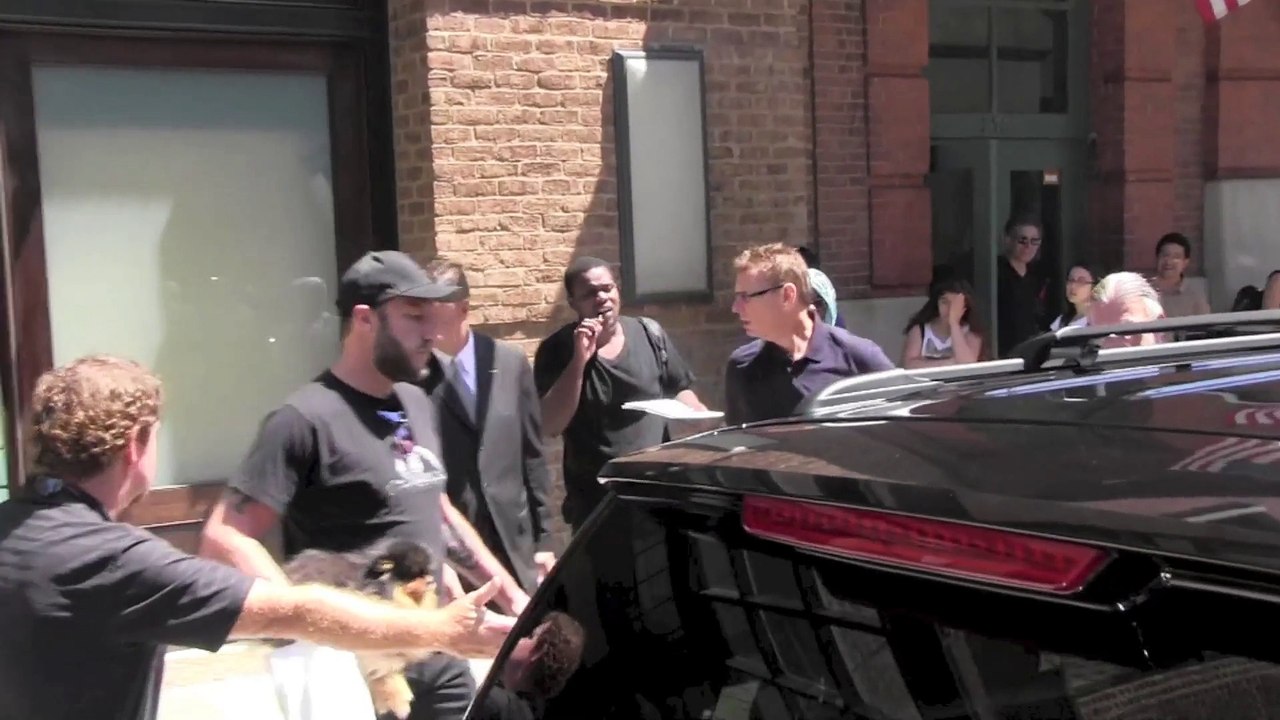 Sharon Osbourne jokes with paparazzi in NYC