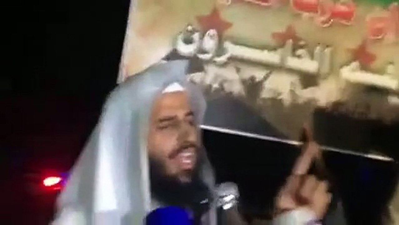 مقتديا بالنبي - شيخ سني ارهابي  يفتخر بذبح مسلم شيعي وولده دون أي ذنب ارتكبه هذا الولد