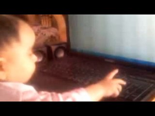 4 Months Old baby using Computer "Tabdeeli agayeee" Tribute to Imran Khan