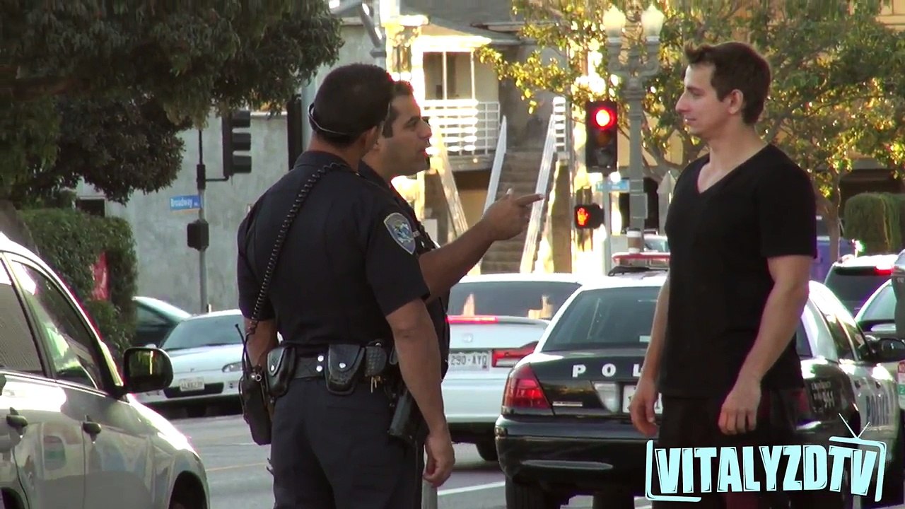 Woman-Abused-In-Front-Of-Cops-Prank