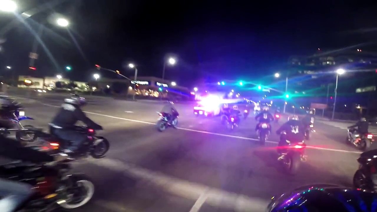 Motards vs Hélicoptère et voitures de police ! a voir