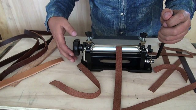 Hand operated leather splitter