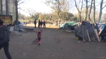 French port overwhelmed by migrants