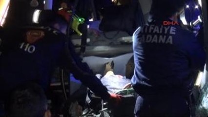 Adana Yolcu Otobüsü, Tır'a Çarptı: 2 Ölü, 12 Yaralı