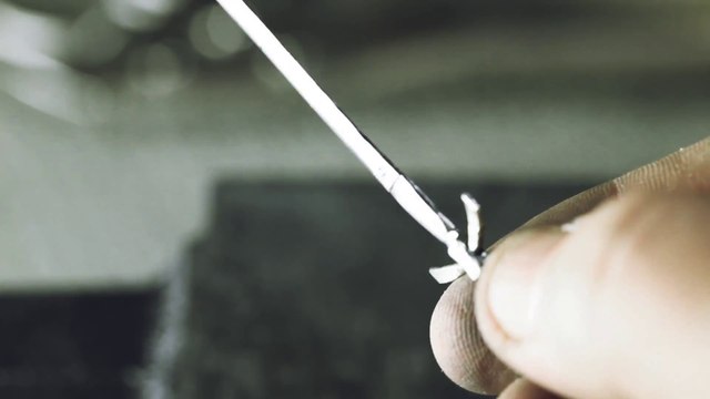 Fabriquer une mini épée avec 2 clous!