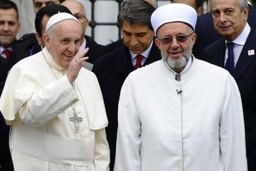 Papa'ya Ayasofya'da Ezan Sürprizi