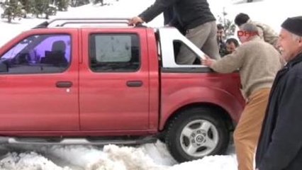 Mersin'de Karda Mahsur Kalan Besiciler Kurtarıldı