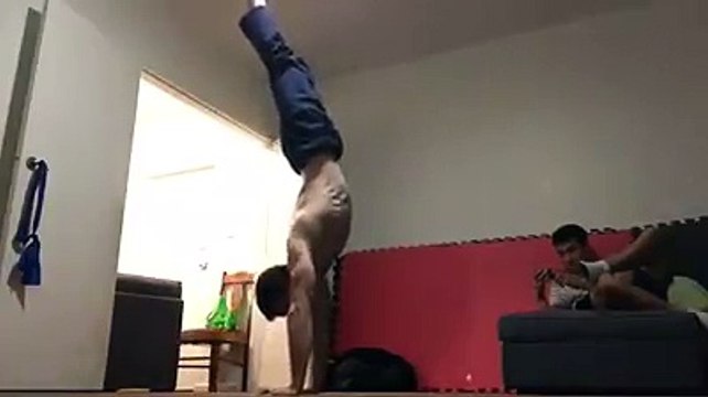 Il fait des pompes que personne ne peut faire !