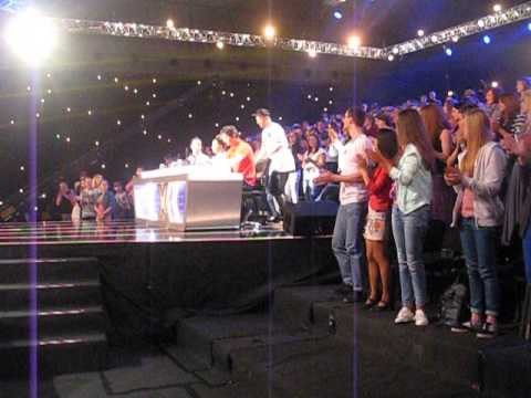 Иван Дорн, новый судья Х-фактора, выходит на сцену теле-кастинга‏ - Х-фактор 5