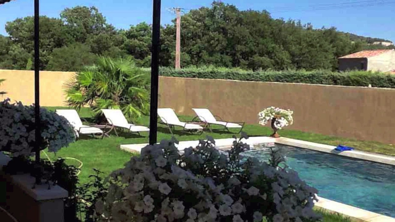 Villa A LOUER SAINT SATURNIN LES APT - 8 personnes - Piscine