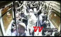Metrobüs saniye saniye kaza anı kameraya yansıdı