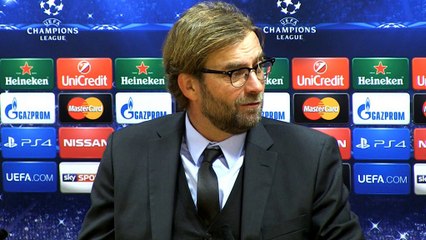 La mimica di Klopp quando manca il microfono