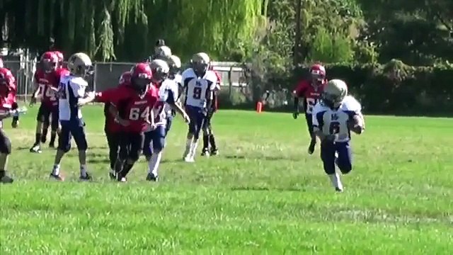 Garotinha prodígio de 11 anos acaba com meninos no futebol americano e vira queridinha nos EUA