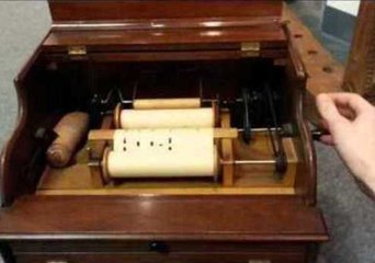 Century-Old 'Improved Mandolina' Makes a Magical Melody