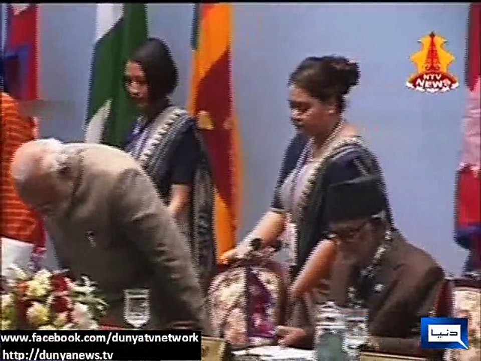 Dunya News - PM Nawaz Sharif and Narendra Modi shook hands at SAARC summit.