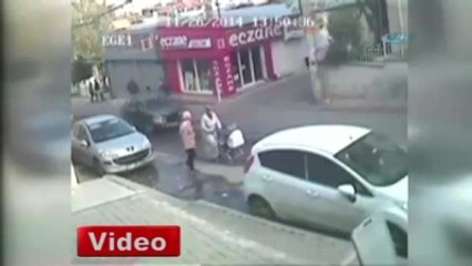 Anne ve Bebeğine Otomobil Çarptı