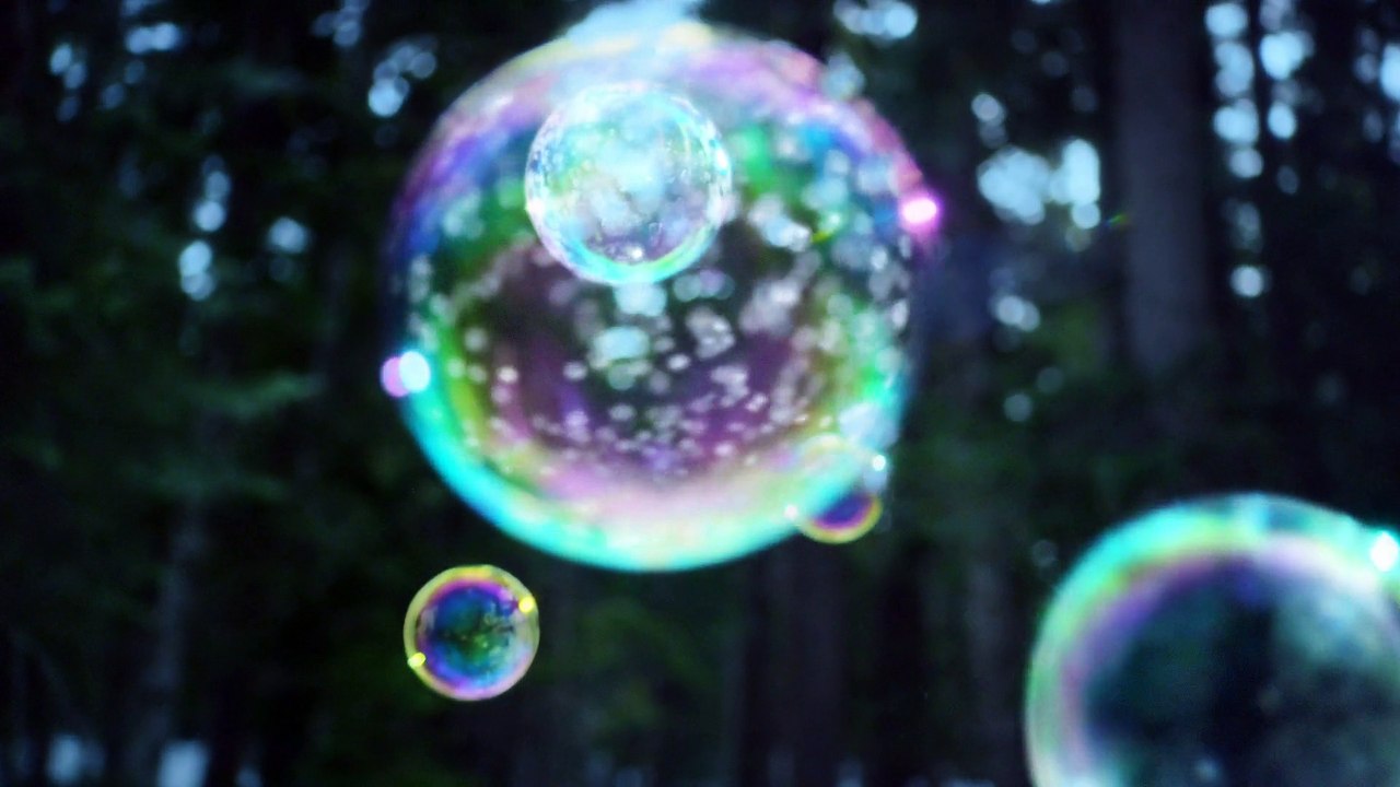 LEILA AND DAMIEN DE BLINKK : Sony 4K 'Ice Bubbles'