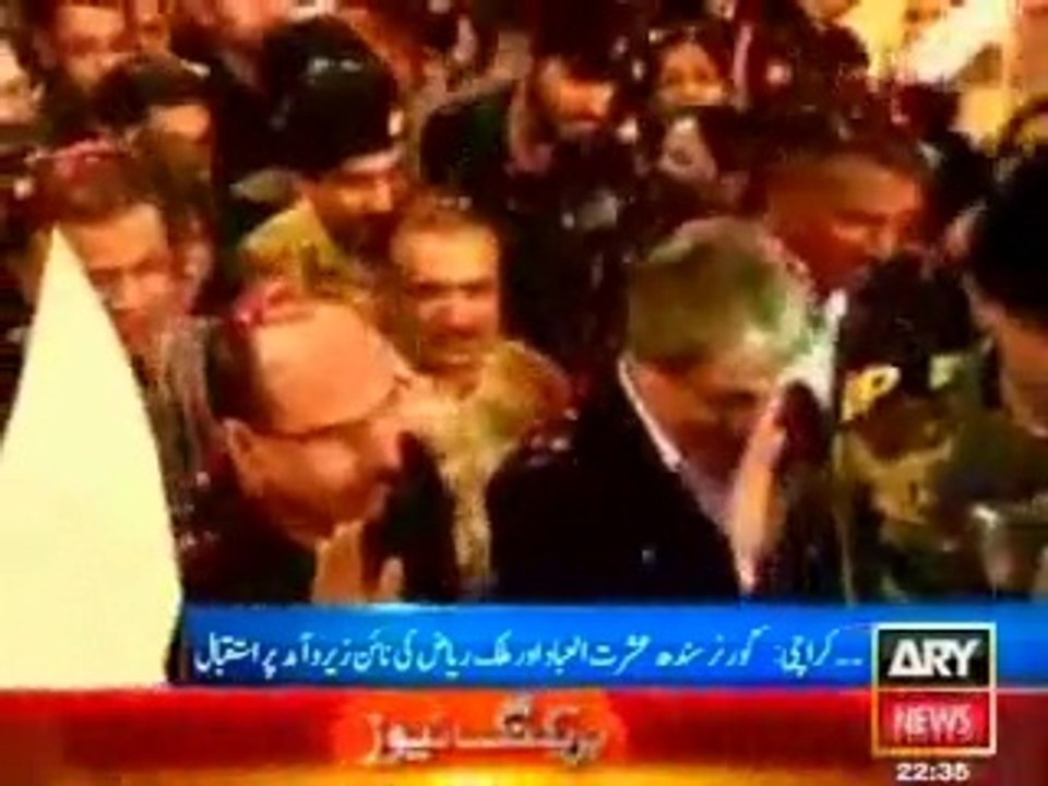 MQM workers warmly welcomes to Malik Riaz at Nine Zero Karachi