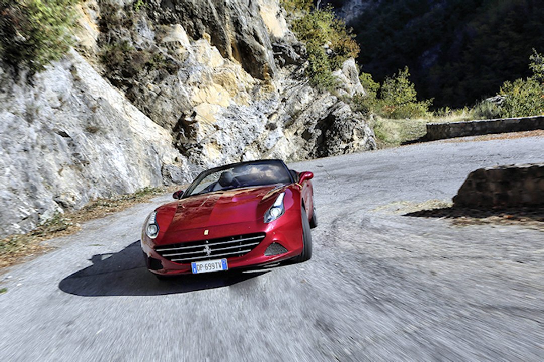 Ferrari California T na trasie Rajdu Monte Carlo