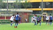 Atacante do Vasco faz golaço de bicicleta durante treino