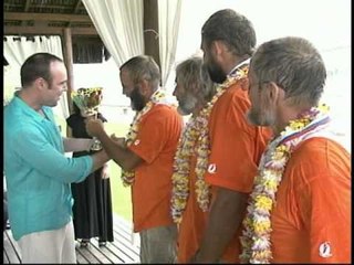 RUSSOS ATRAVESSAM O ATLÂNTICO DE JANGADA.mpg