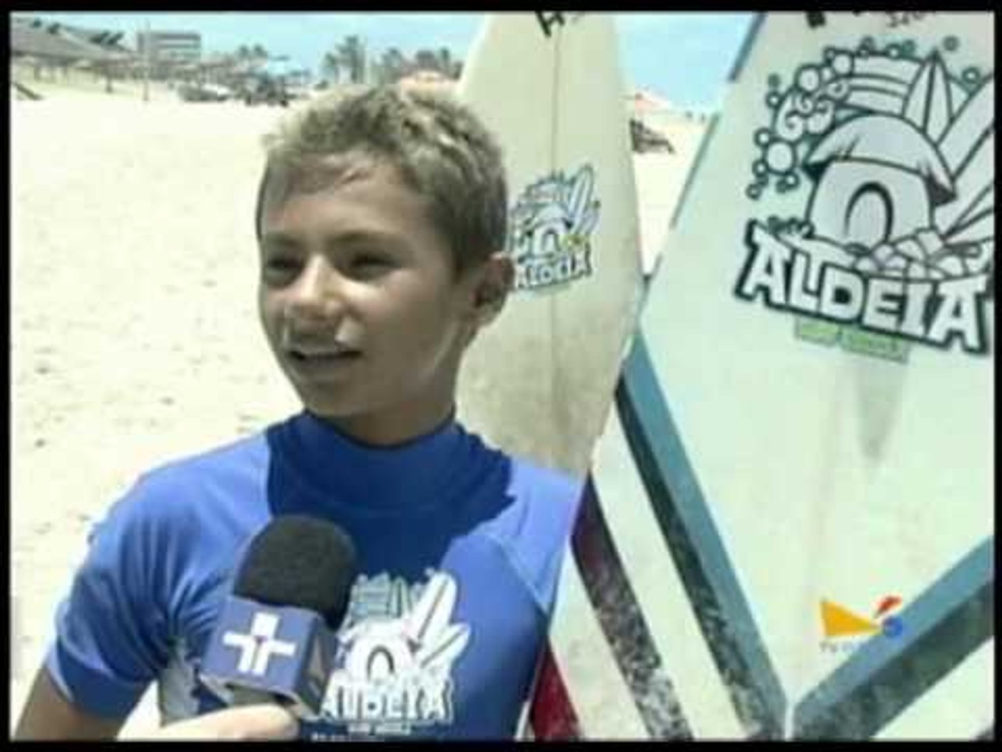 Mulheres procuram aulas de surf